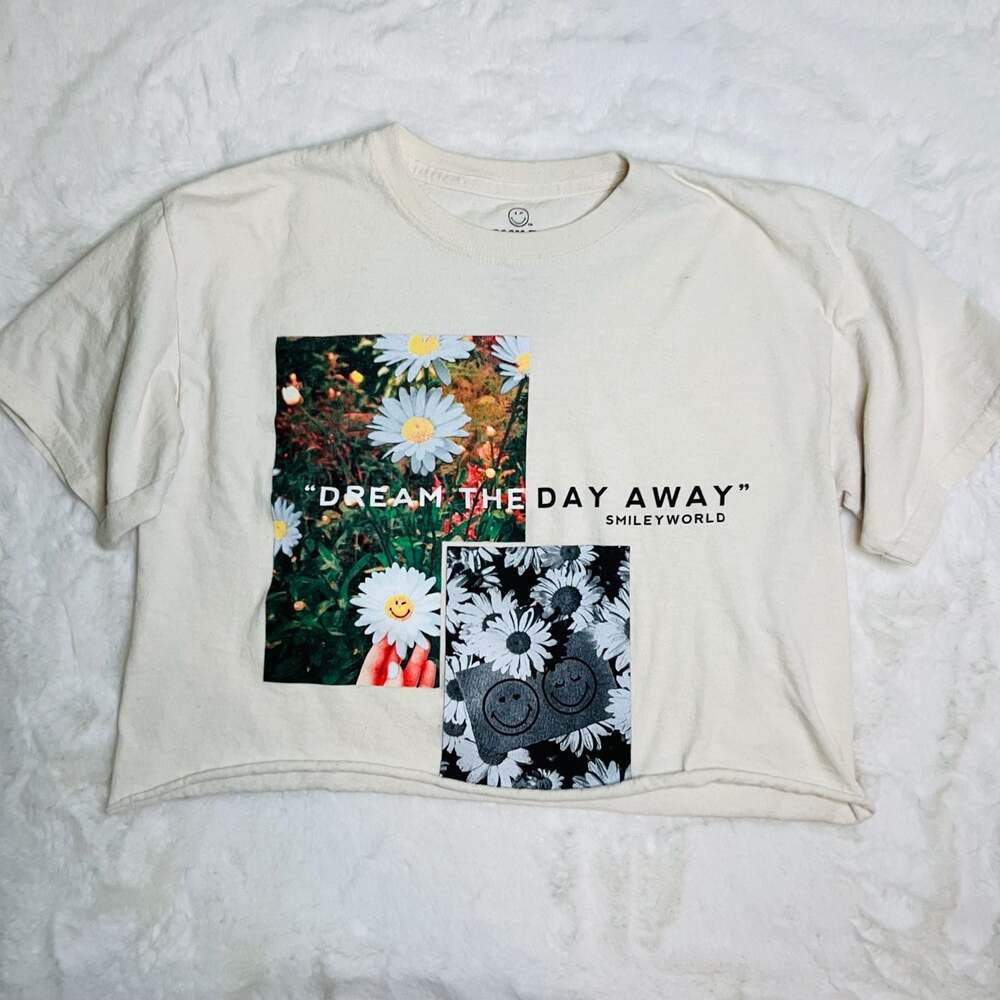 SmileyWorld Dream The Day Away Graphic Crop T-Shirt XS - Picture 1 of 5